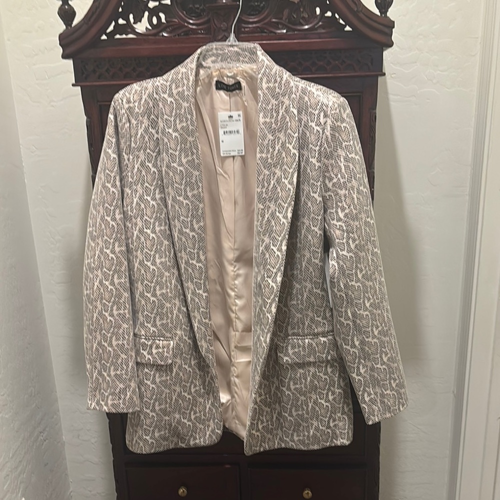 Zara Cream Lace Blazer with Elegant Design